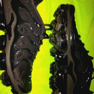 Nike Air Vapor Max plus size 10